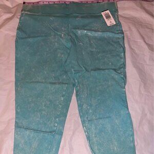 New! Torrid Capri Leggings size 2X (18-20)
